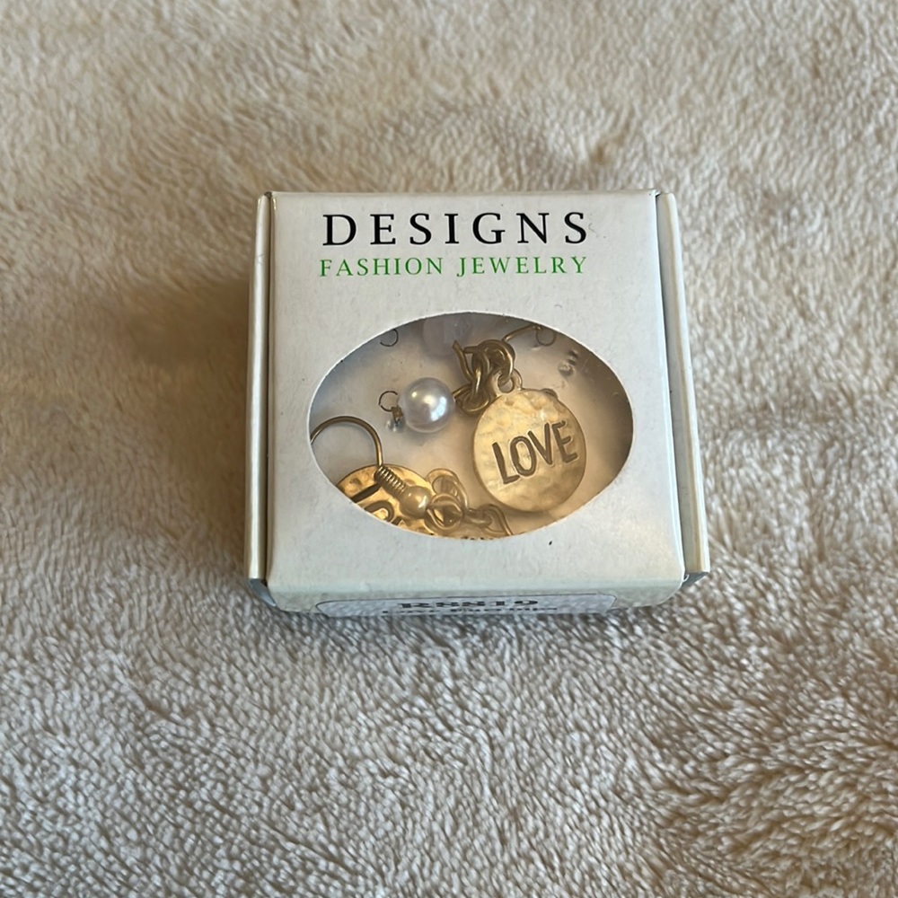 Dangling disc earrings